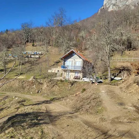 Semesterbostad Mountain Paravci *
